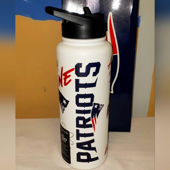 New England Patriots 34oz. Native Quencher Bottle - Picture 1 of 12